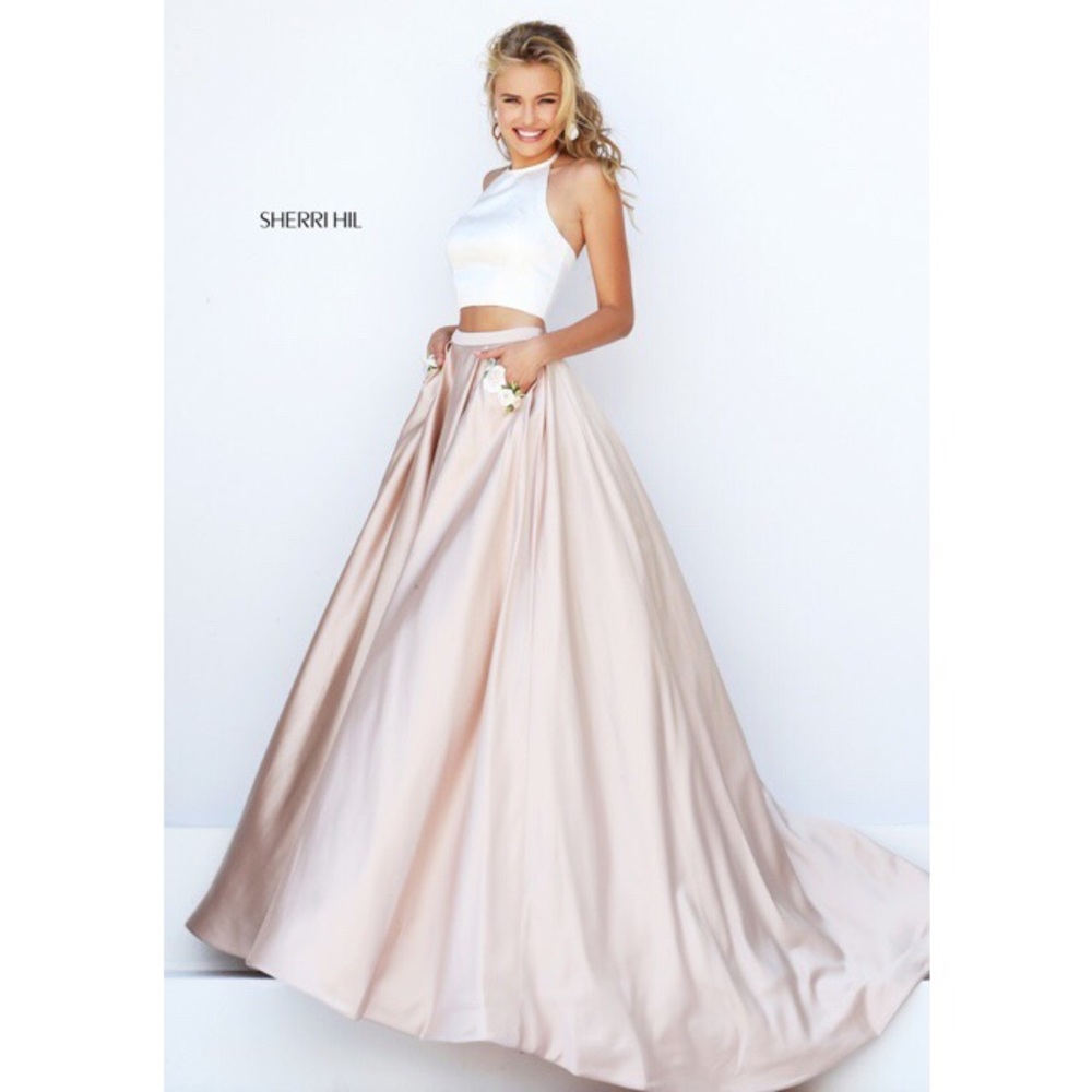 SHERRI HILL Style #50219 (Size 00)